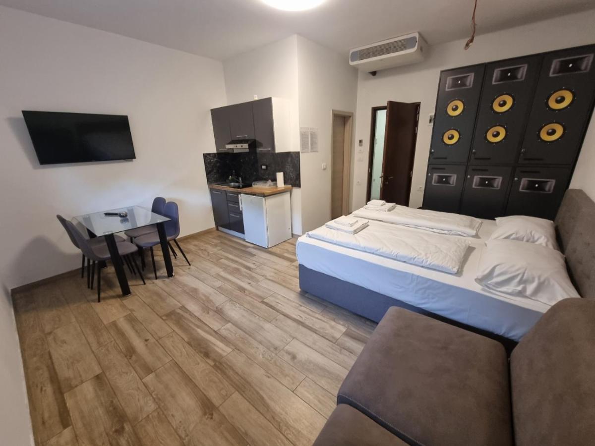 Artrock Residence Изола Екстериор снимка