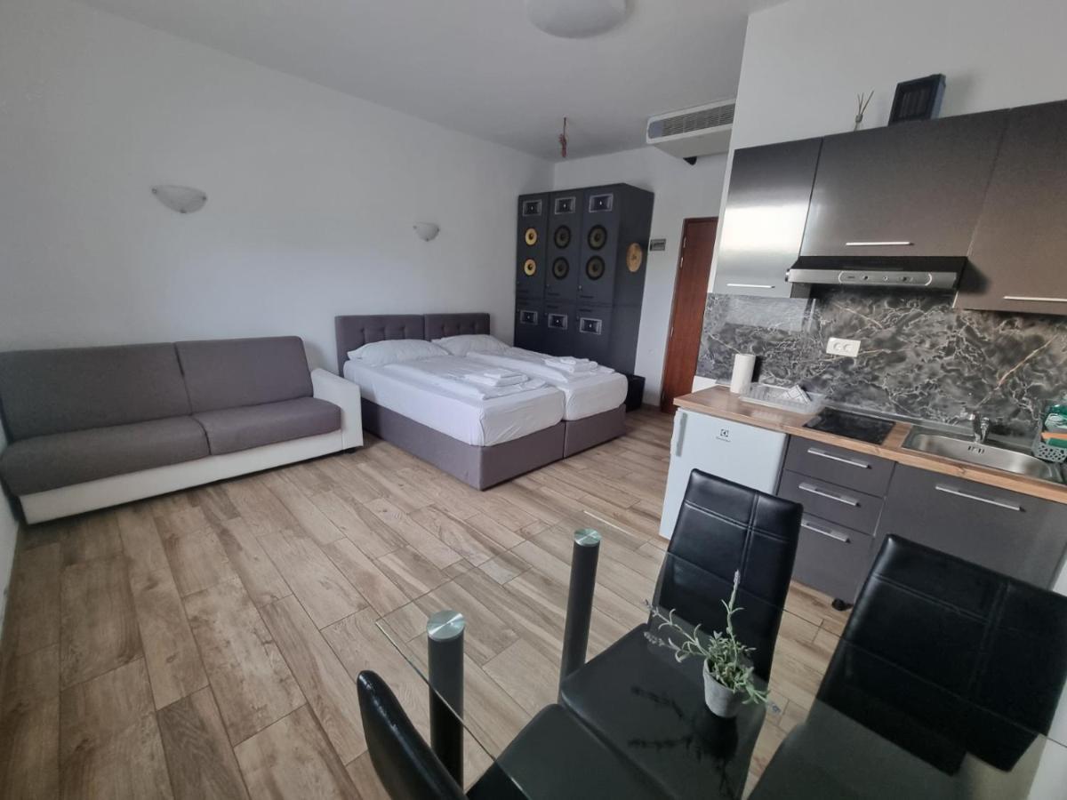 Artrock Residence Изола Екстериор снимка